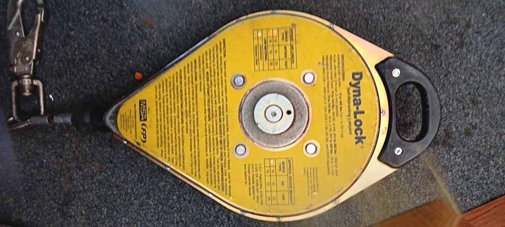 Dynalock Retractable Device