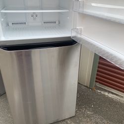 Like New LG Stainless Steel Top Freezer Refrigerator 