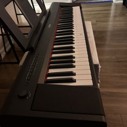 Yamaha Piaggero NP-15 61-Key Portable Keyboard With Power Adapter Black