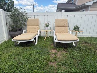 **SET OF LOUNGERS AND TABLES!!**
