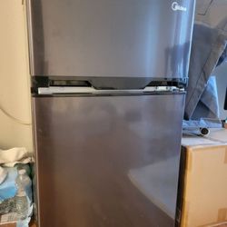 Mini Fridge 