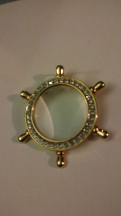 Magnifier. Pendant. No chain..