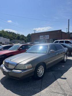 2004 Lincoln Town Car