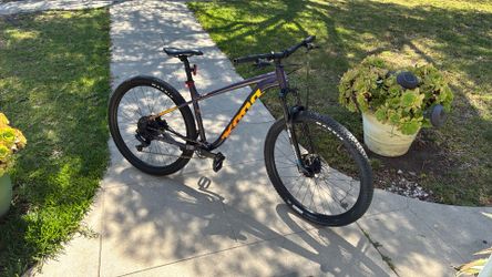 Sr suntour lava dome bike  FOR SALE!