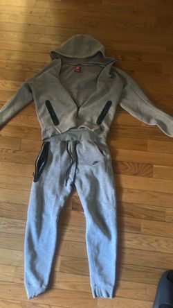 grey nike tech