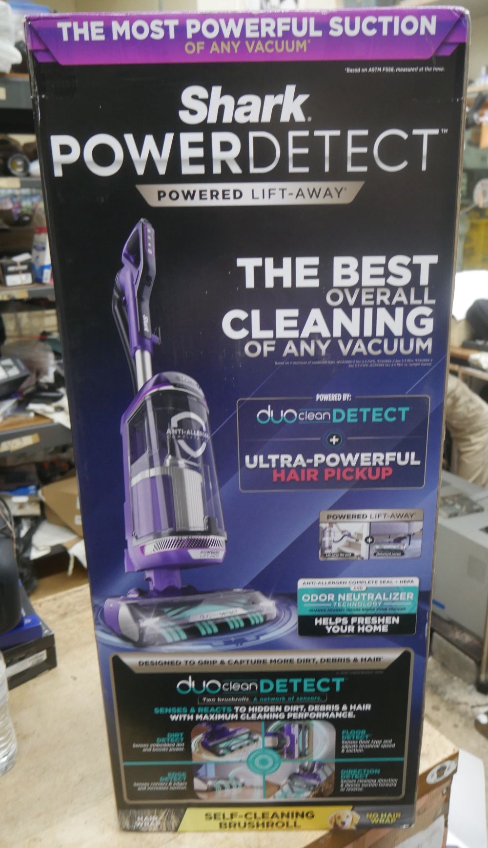 Shark AZ4002 PowerDetect Upright Vacuum with DuoClean  NEW. 