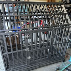 Metal dog crate