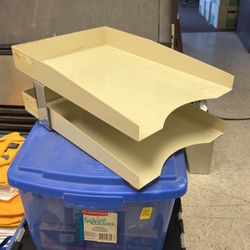 Metal desk tray