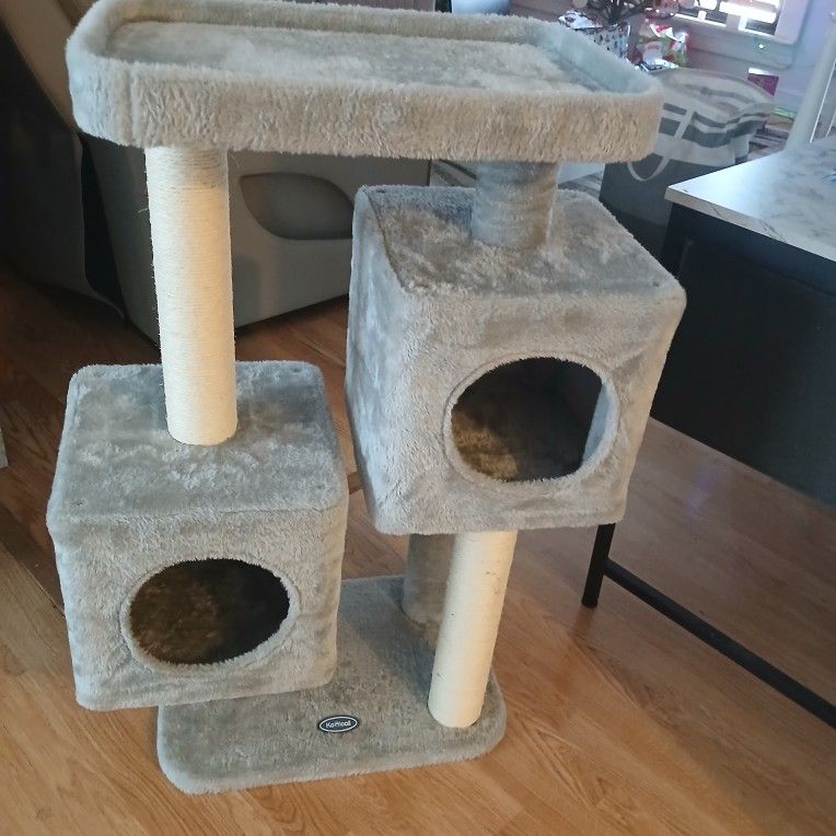 Brand NEW CAT STAND