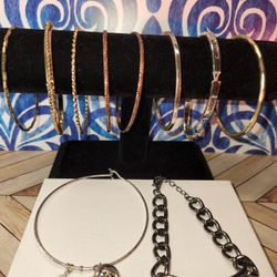 #1623, LOT OF 10 BEAUTIFUL VINTAGE BRACELETS, GOLD TONE, SILVER COPPER & BLACK. 
