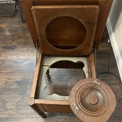 Rare 1800s Wooden Toilet In Excellent Condition. 