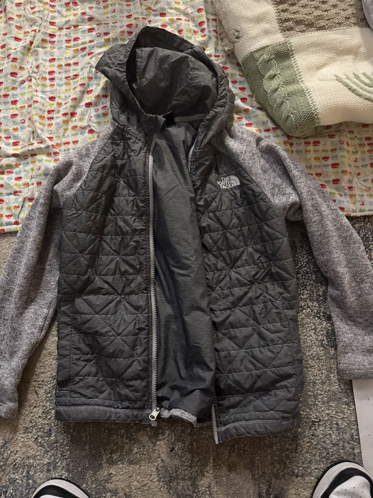 North Face Boys Medium Black Gray Puffer Knit Full Zip Jacket