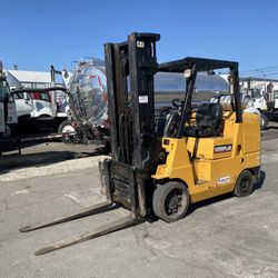 2007 CATERPILLAR GC45K 10,000 LBS 3 STAGE SIDE SHIFT PROPANE ENGINE FORKLIFT, RUNS GOOD, HOURS 5652