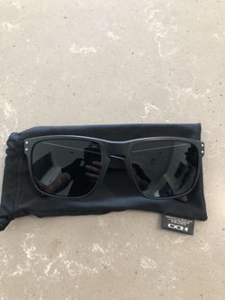 Oakley Holbrook