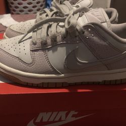 Nike dunks size 6 woman’s
