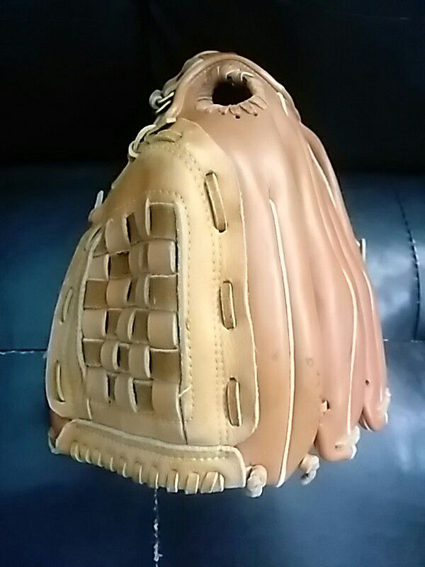 1250 softball baseball glove mitt $25