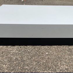 Xbox One X (1tb-comes With Controller) 