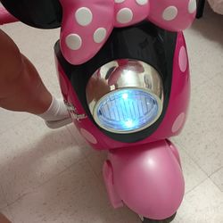 Disney Minnie Mouse Ride On Scooter 