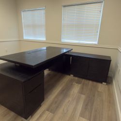 ZURI Executive Rising desk. 