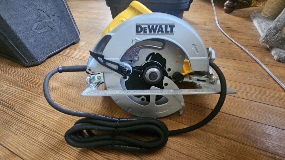DeWalt Corded Saw New