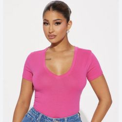Fashion Nova Cassie Fitted V-Neck Tee - Fuchsia