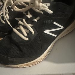 NEW BALANCE TURF SOFTBALL CLEATS • MENS 5 (WOMENS 6.5)