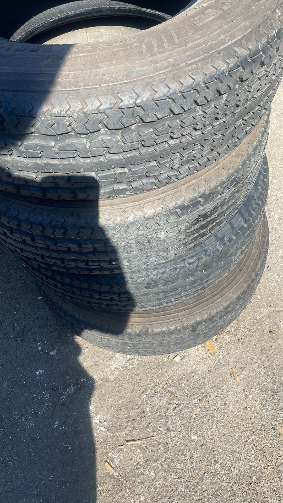 205-75-14 Trailer Tire Set Used Like New 90% Thread 