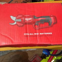 Milwaukee Pruning Shears 