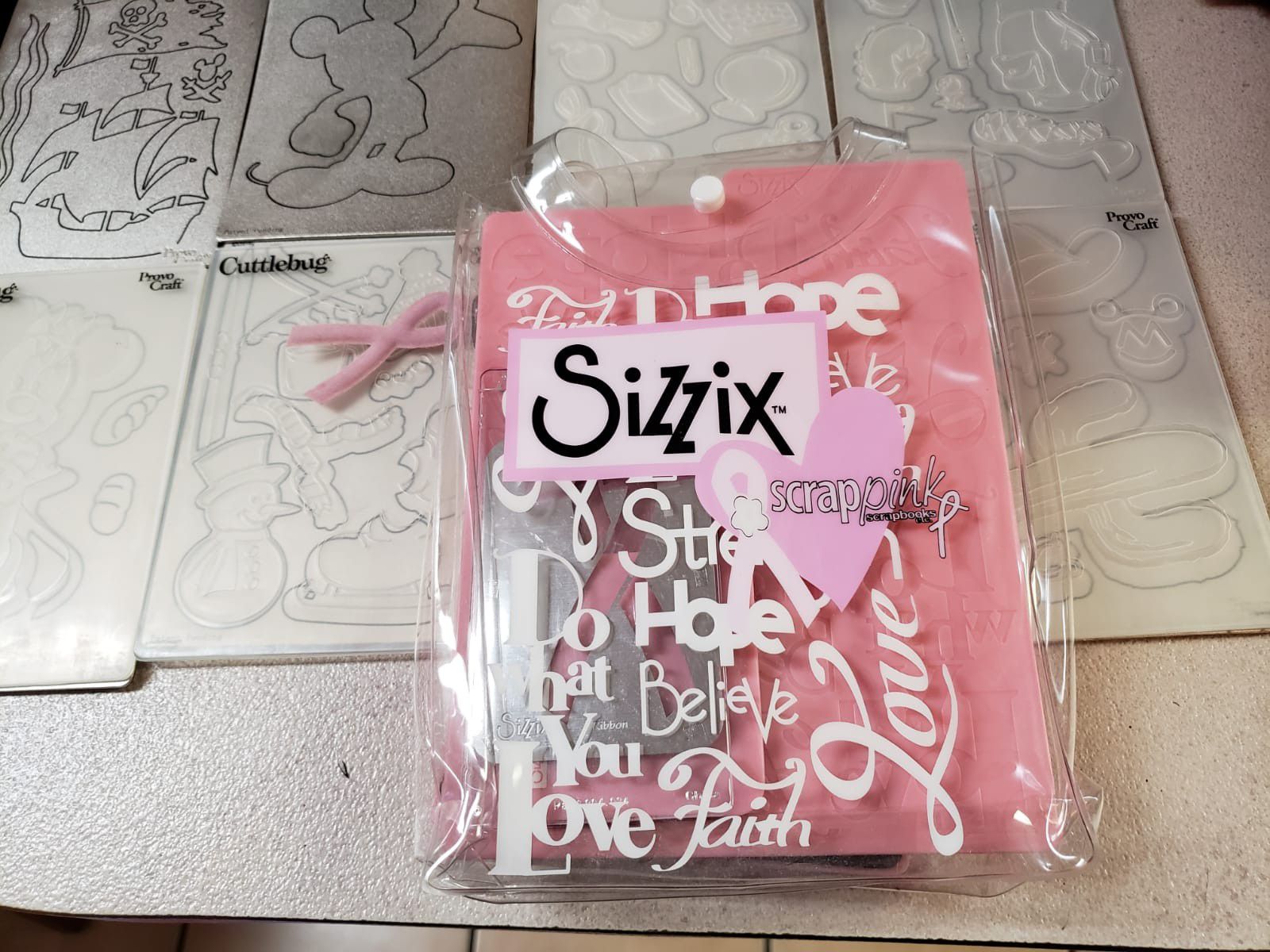Sizzix cutter with dies