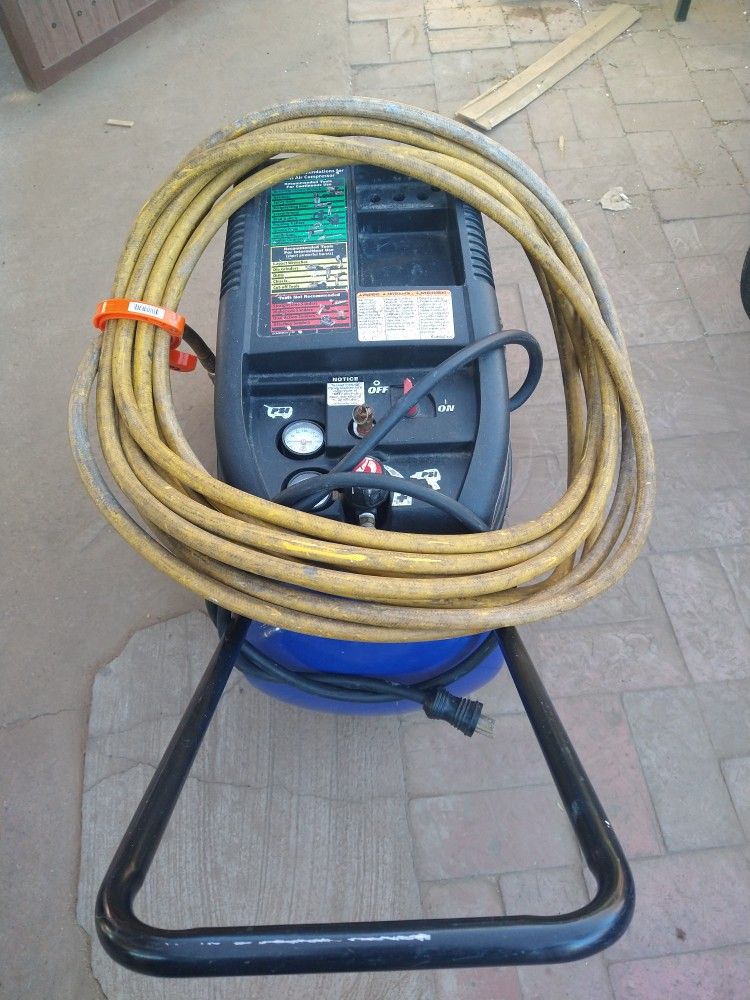 Campbell Hausfeld Air Compressor 13 Gallons 40 PSI / Compresor De Aire