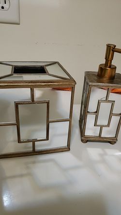 Washroom accessories