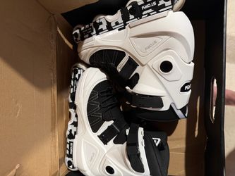 Story aggressive inline skates