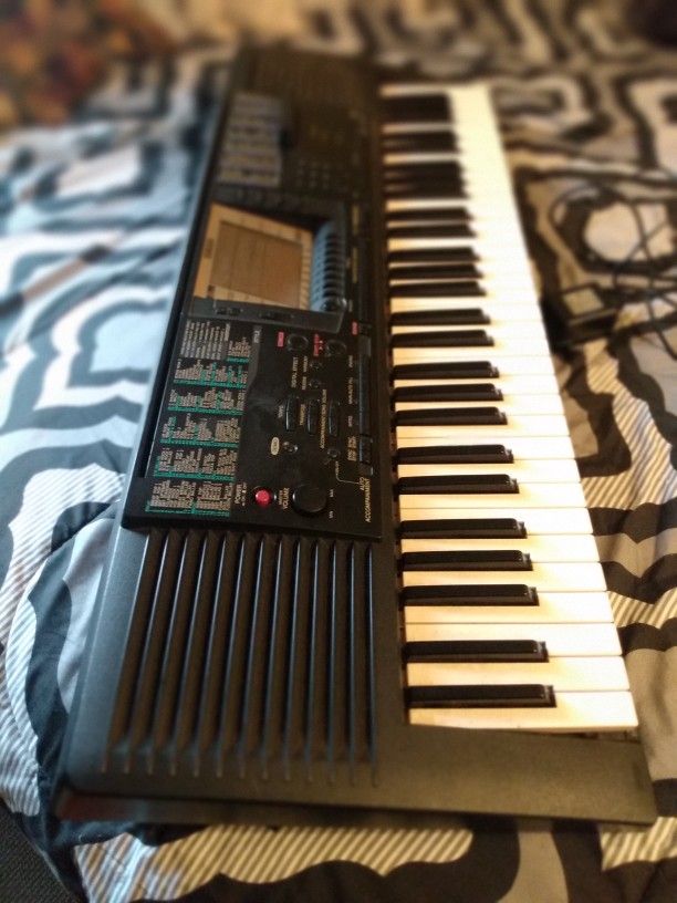 Yamaha keyboard with stand