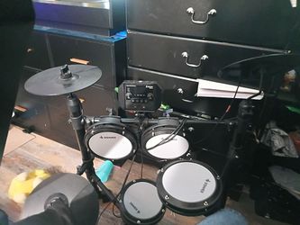 Electric drum kit (with drumsticks and wires)