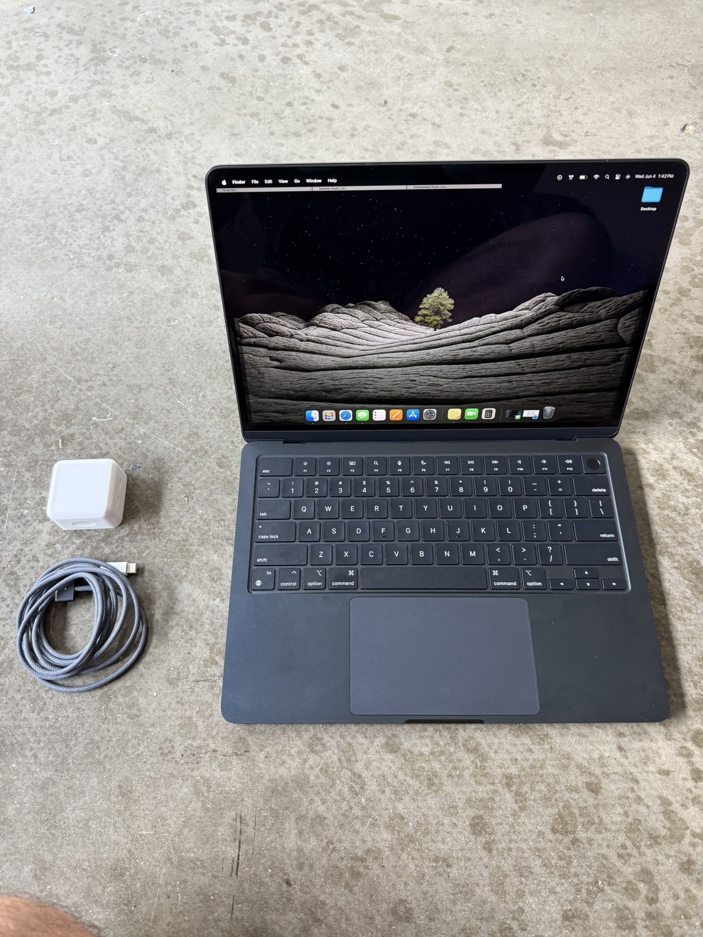 Macbook Air M2 | Like-New | Please read description