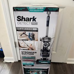 Shark DetectPro Lift-Away ADV Upright Vacuum LA800