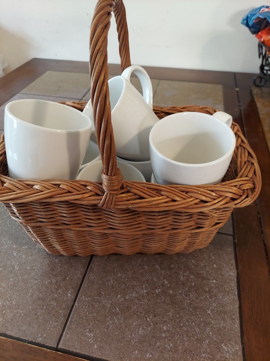 Basket with cups