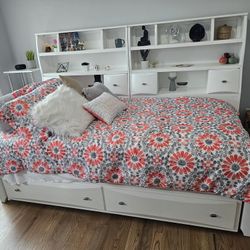Wall bed - Twin size - Color White with:
2 bookcases 
Mattress
Trundle 
Drawer chest - 6 drawers