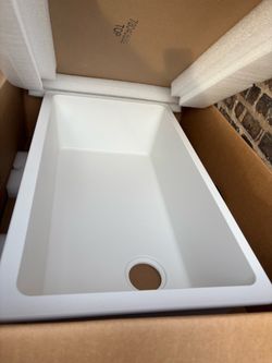 Elkay Quartz Classic 33inWx18.7inDx9.5inH Undermount Single Bowl White Granite/Quartz Composite Kitchen Sink Only  NEW