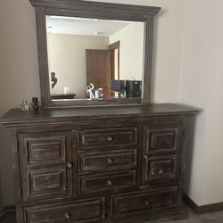 Ashley Wyndahl 5 Drawer Dresser and Mirror& 2 Nightstands 