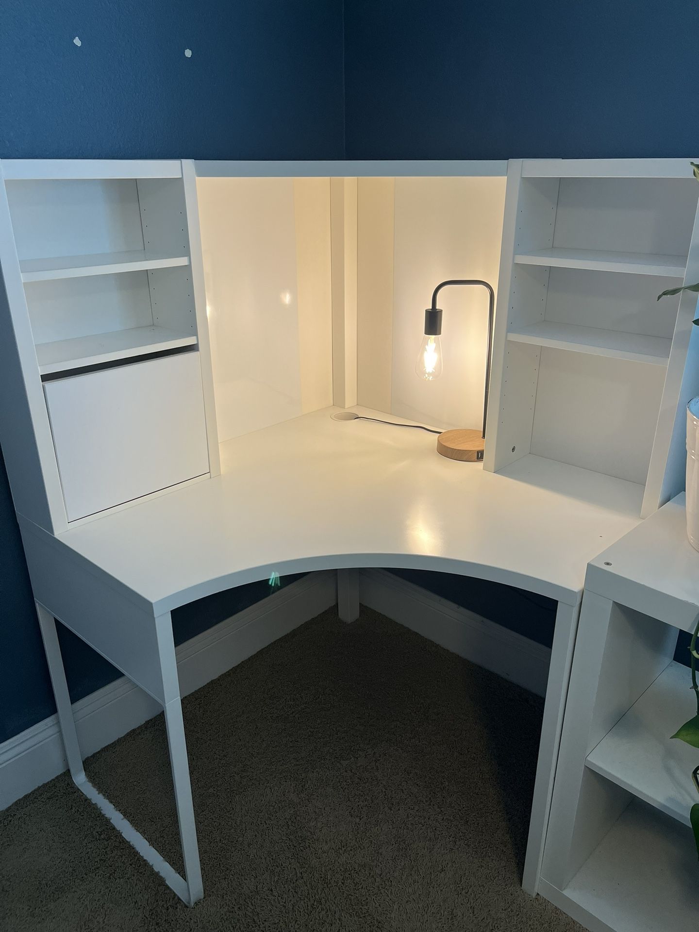 White Desk (IKEA)
