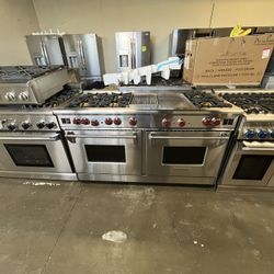 60” WOLF STAINLESS STEEL RANGE WITH 6 BURNERS / GRILL AND GRIDDLE 