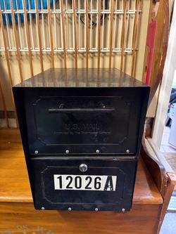 Extra large mailbox with lock