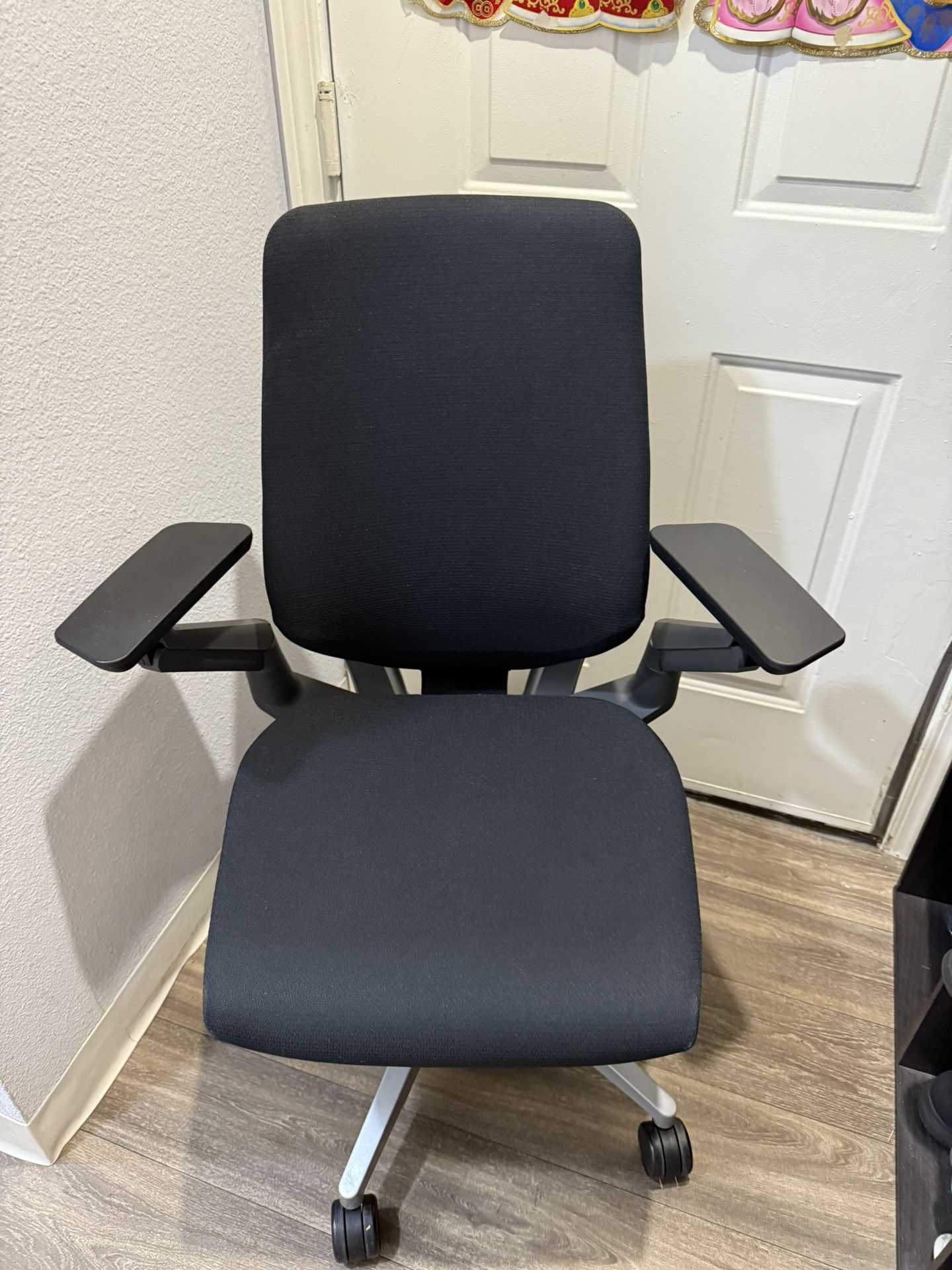 Steelcase Gesture Offce Chair ( FIRM ON PRICE )