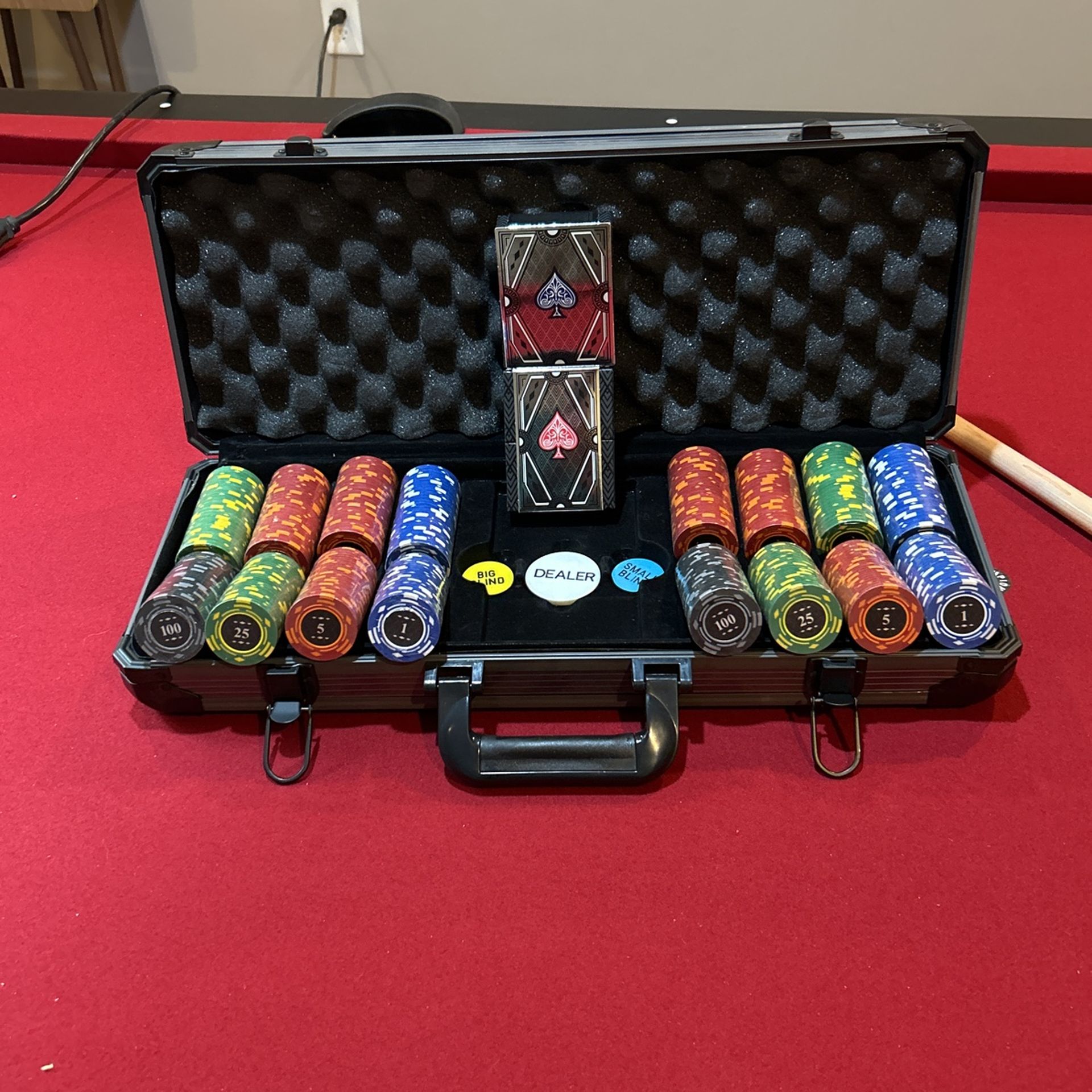 Professional chips and card set
