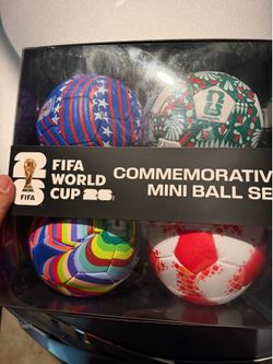 “FIFA World Cup 2026 Commemorative Mini Ball Set – Excellent Condition”