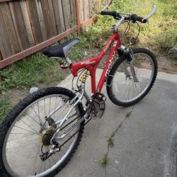 Good condition ground rider motiv 24 speed bicycle