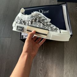 Dior B23