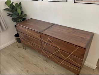 Gorgeous pair of brown chest of drawers/dressers