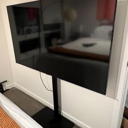 Samsung 65” TU8000 4K Smart TV – Excellent Condition